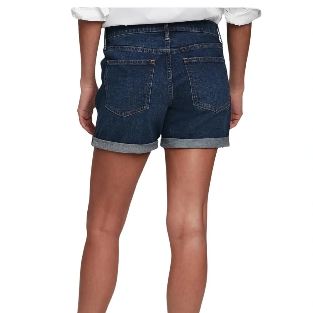 GAP 5” Mid Rise Sexy Boyfriend Denim Light Distressed Cuffed Shorts Size 26 NWOT